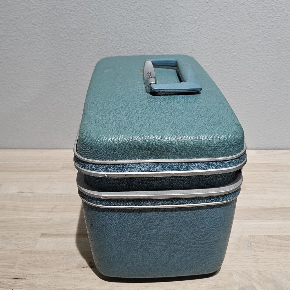 Samsonite Silhouette 1960s Vintage Blue Hard Shell Vanity Case